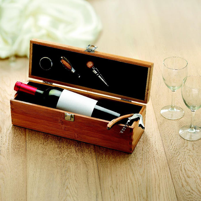 corporate gifts company in Dubai 
TARDOR
Wine set in bamboo box