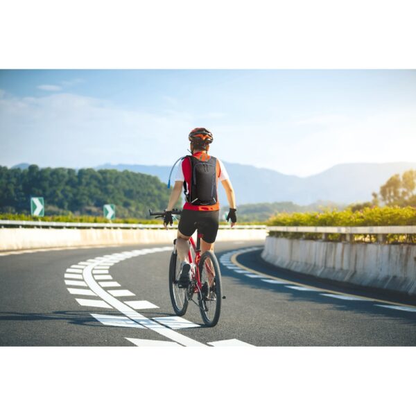 MOUNTI. 420D sports backpack with water tank 2 L