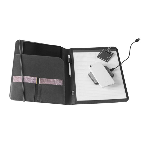 EMERGE FOLDER II. A4 folder in recycled polyester (100% rPET) 300D with elastic closure