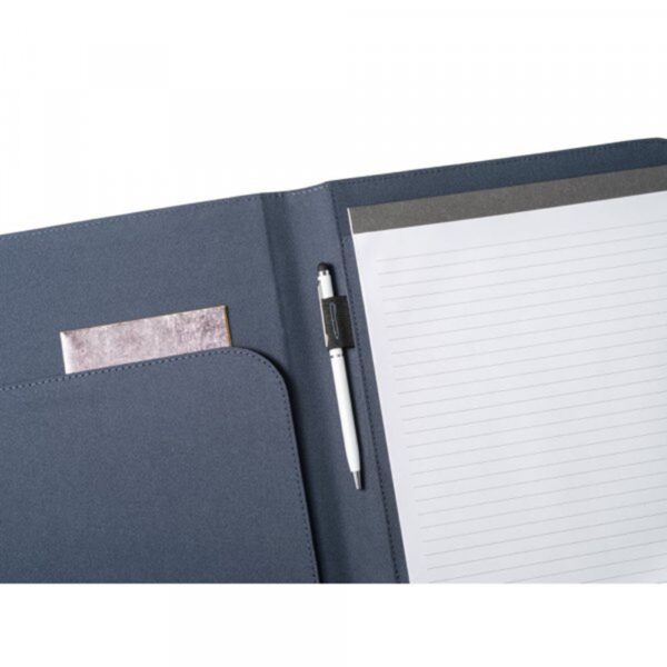 EMERGE FOLDER II. A4 folder in recycled polyester (100% rPET) 300D with elastic closure
