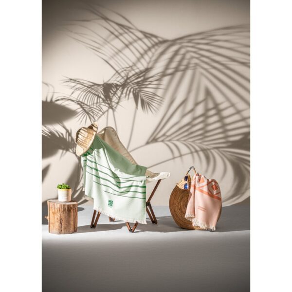 MALEK. Multifunctional bath towel (350g/m²) made of light and resistant cotton (85%) and recycled cotton (15%)