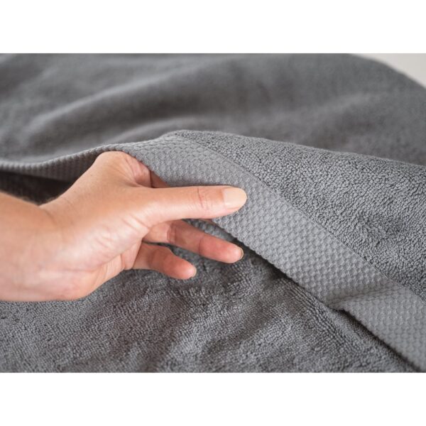 99047_113-e BARDEM L. Bath towel (500 g/m²) in cotton (82%) and recycled cotton (18%)