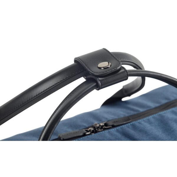 Motion Bag. Travel bag in 600D twill polyeste and PU