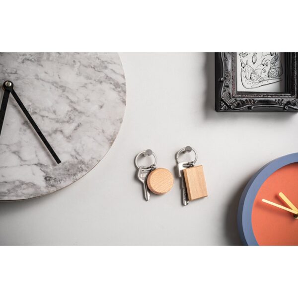 95091_amb STEWIE. Rectangular keyring in beech wood