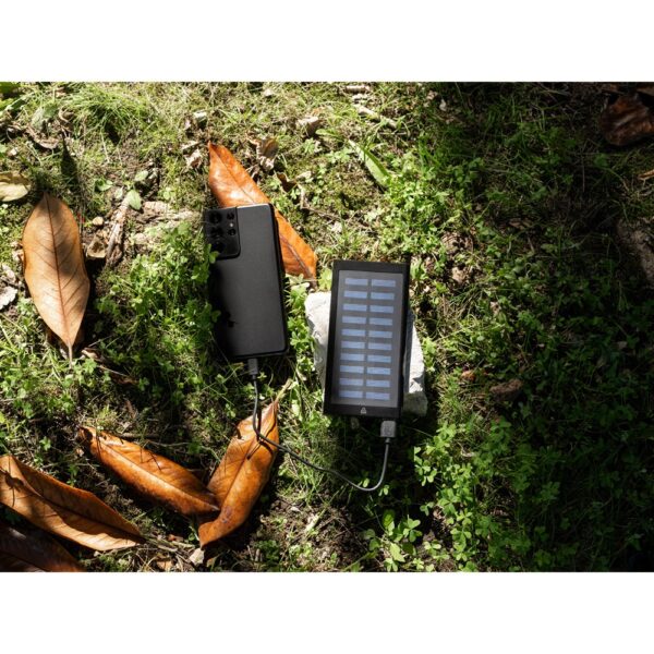 97137_amb CLERK. 8.000 mAh power bank with solar panel in 100% recycled aluminium