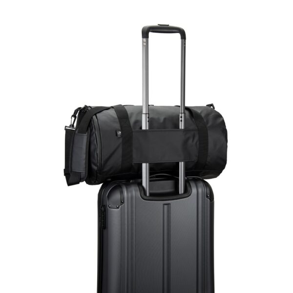 OSASCO SPORT. Cylindrical sports bag in high-density 600D recycled polyester with side compartment for shoes