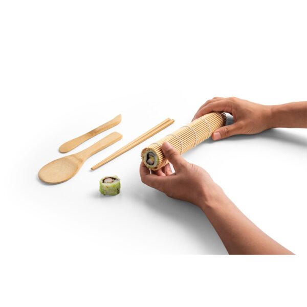 94314_160-d MORIMOTO. Sushi set in bamboo