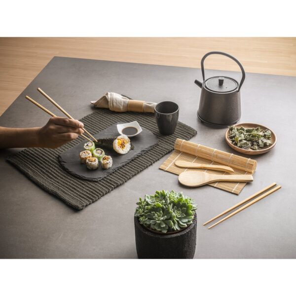 94314_amb MORIMOTO. Sushi set in bamboo