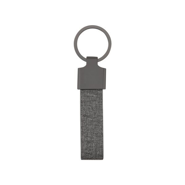 RAVEN. Rectangular-shaped keyring made of metal and recycled pet (30% recycled)
