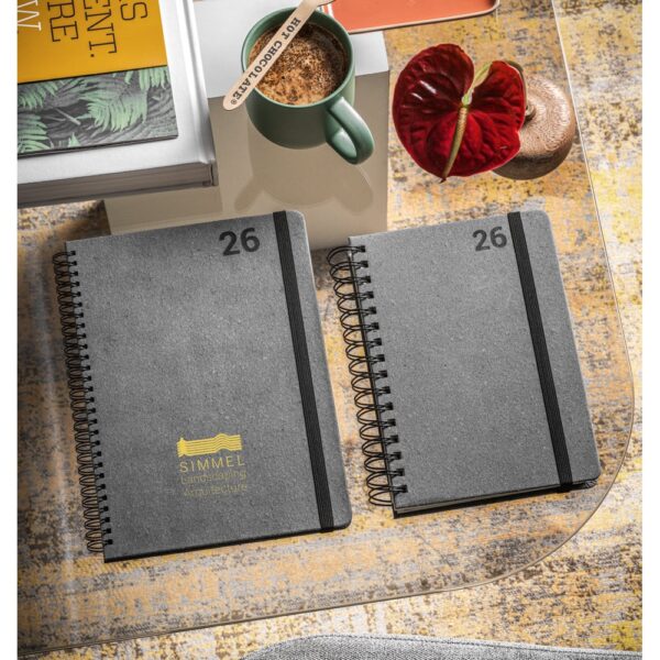 SIMMEL A5. A5 diary, with rings, in leather (58% recycled)