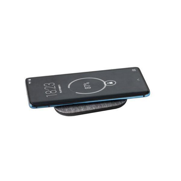 97093_113-e RENEWAL CHARGER. Fast 10W wireless charger in recycled PET (100% rPET)