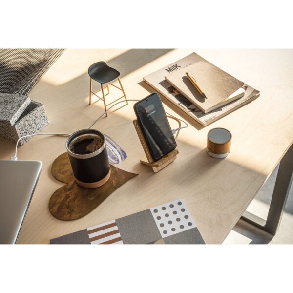 LANGE. Smartphone holder with 15W super-fast wireless charger in bamboo
