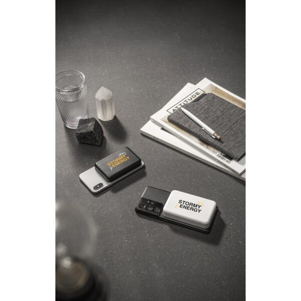 AMPERE 10. 10.000 mAh magnetic power bank with 15W superfast wireless charger in recycled ABS (100% rABS)