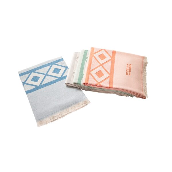 99046_b-logo MALEK. Multifunctional bath towel (350g/m²) made of light and resistant cotton (85%) and recycled cotton (15%)