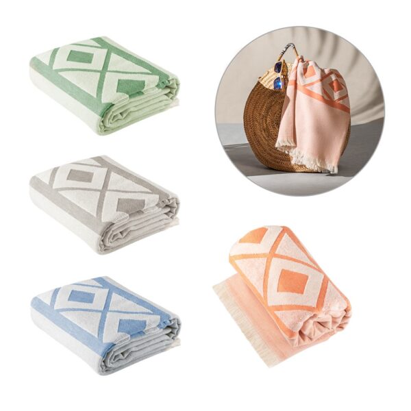MALEK. Multifunctional bath towel (350g/m²) made of light and resistant cotton (85%) and recycled cotton (15%)